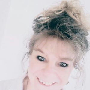 Meet your Posher, Bobbi